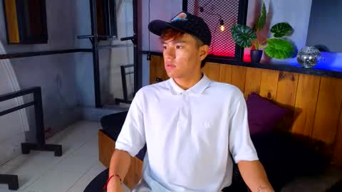 isaac_grimm online show from March 17, 3:00 am