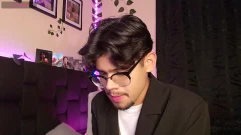 Isaac Saenz. online show from January 30, 11:13 pm