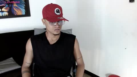 Snapshot of isaacas chatting on November 17, 11:16 am Isaacas online show from November 17, 11:16 am