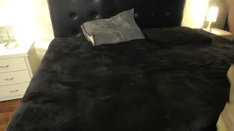 Snapshot of isaak_salomee chatting on June 27, 12:22 pm isaak_salomee online show from June 27, 12:22 pm