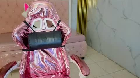 Snapshot of isabeau_s chatting on July 3, 1:17 pm isabeau_s online show from July 3, 1:17 pm