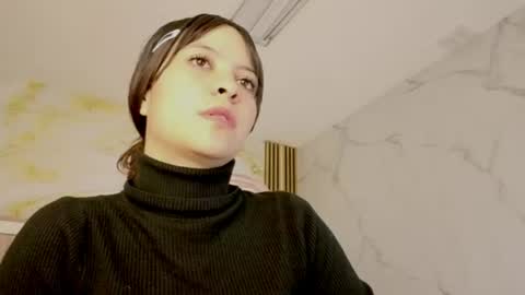 Snapshot of isabeau_s chatting on July 9, 1:59 pm isabeau_s online show from July 9, 1:59 pm