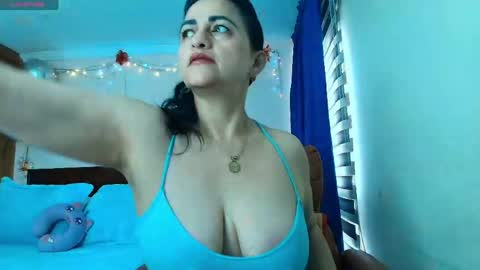 Snapshot of isabeel_sofia01 chatting on May 24, 12:43 pm Isabeel Sofia online show from May 24, 12:43 pm