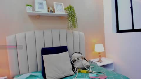 isabel_palmer online show from June 24, 7:35 pm