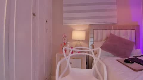 Snapshot of isabela__x chatting on February 12, 11:44 pm isabela__x online show from February 12, 11:44 pm