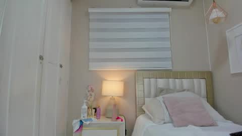 isabela__x online show from June 9, 11:33 am