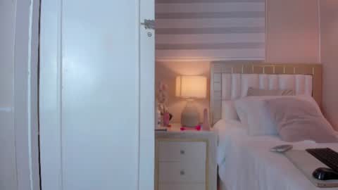 isabela__x online show from July 22, 11:35 am