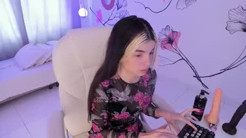 Snapshot of isabela_fiorelli chatting on October 14, 1:45 pm isabela_fiorelli online show from October 14, 1:45 pm