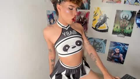Snapshot of isabell_xstar chatting on December 31, 12:54 am isa 3 online show from December 31, 12:54 am