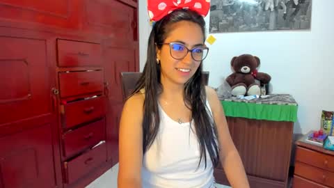 Snapshot of isabella22_1 chatting on January 19, 4:22 am Isabella22 1 online show from January 19, 4:22 am