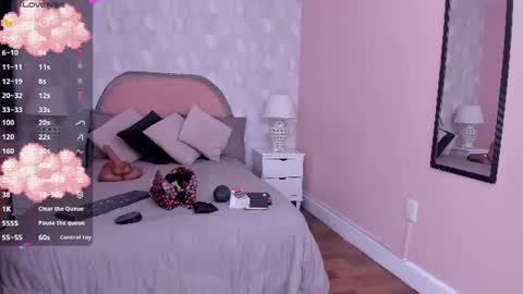 Snapshot of isabella__milf chatting on June 21, 12:19 pm isabella__milf online show from June 21, 12:19 pm