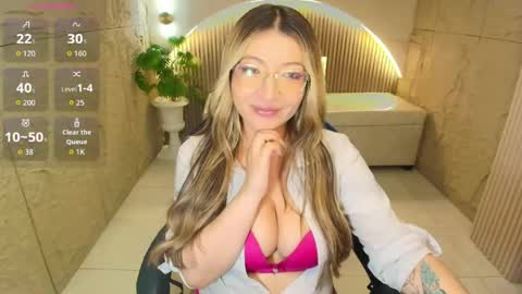 Snapshot of isabella__r chatting on April 25, 1:08 am Isa online show from April 25, 1:08 am