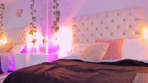   online show from February 9, 11:04 pm