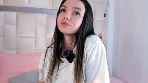 Snapshot of isabella_gomez11 chatting on February 17, 8:59 pm isabella_gomez11 online show from February 17, 8:59 pm