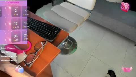 Snapshot of isabella_lt chatting on January 9, 5:33 pm online show from January 9, 5:33 pm