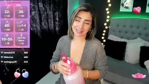 Snapshot of isabella_lt chatting on January 22, 5:17 pm online show from January 22, 5:17 pm