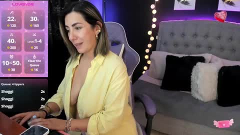 Snapshot of isabella_lt chatting on January 28, 5:24 pm online show from January 28, 5:24 pm
