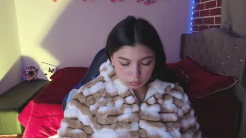 Snapshot of isabella_monntolvo chatting on May 7, 3:06 pm isabella_monntolvo online show from May 7, 3:06 pm