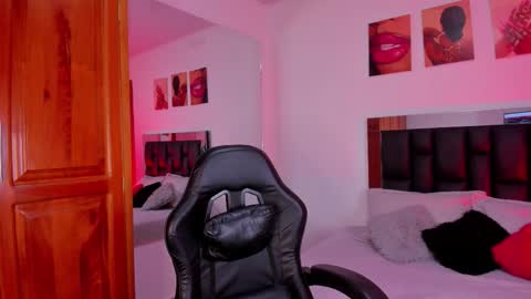 Snapshot of isabella_moon9 chatting on February 19, 11:39 am Isabella Moon9 online show from February 19, 11:39 am