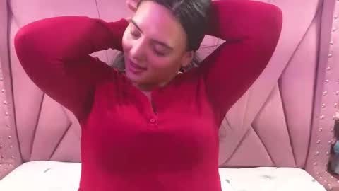 Snapshot of isabella_mora_ chatting on May 21, 3:35 am Isabella online show from May 21, 3:35 am