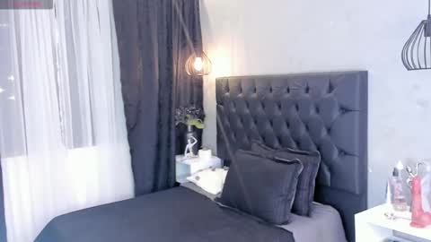 Isabella Nowa online show from March 24, 11:59 am