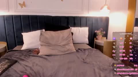 Snapshot of isabella_roa chatting on December 14, 12:33 am Isabella online show from December 14, 12:33 am