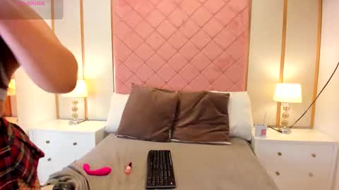 Snapshot of isabella_roa chatting on March 23, 5:00 am Isabella online show from March 23, 5:00 am