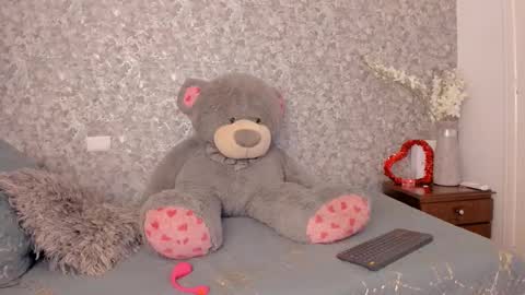 Snapshot of isabella_roberts13 chatting on February 15, 8:01 pm isa online show from February 15, 8:01 pm