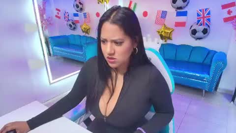 Snapshot of isabella_rows chatting on June 24, 7:35 pm Isabella online show from June 24, 7:35 pm