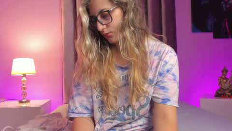 Isabella Rros online show from December 14, 8:02 am