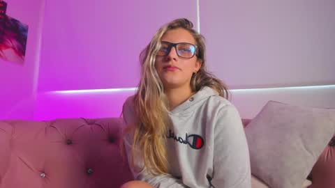 Isabella Rros online show from December 29, 12:55 pm