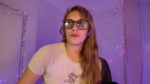 Isabella Rros online show from November 18, 10:47 pm