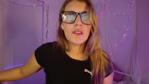 Isabella Rros online show from February 13, 2:35 pm