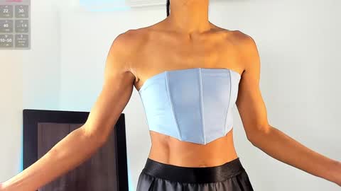 Snapshot of isabella_savina chatting on December 14, 9:13 pm Isabella online show from December 14, 9:13 pm