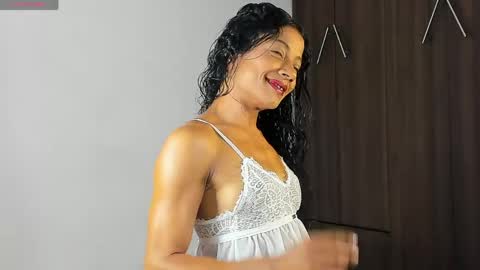 Snapshot of isabella_savina chatting on June 2, 10:01 pm Isabella online show from June 2, 10:01 pm