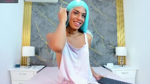 Snapshot of isabella_sccott chatting on July 7, 6:23 pm Isabella online show from July 7, 6:23 pm