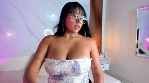 isabella zc online show from October 7, 7:55 pm