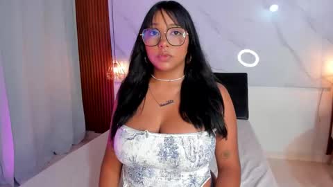 isabella zc online show from December 4, 8:50 pm