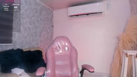 isabellaa23 online show from December 14, 12:43 pm