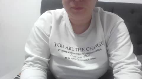 isabellaa_hills_ online show from November 15, 2:57 pm