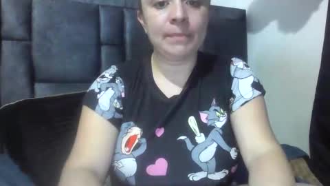 isabellaa_hills_ online show from June 7, 5:22 am