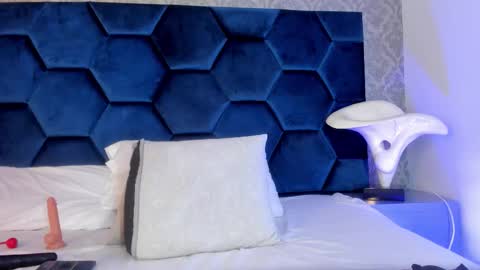 isabellaa_palacios online show from October 7, 7:44 pm