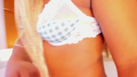 Snapshot of isabellaalux_ chatting on April 29, 8:48 pm isabellaalux_ online show from April 29, 8:48 pm