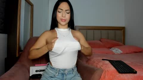 Snapshot of isabellabeker_ chatting on April 22, 7:26 pm ISABEL online show from April 22, 7:26 pm