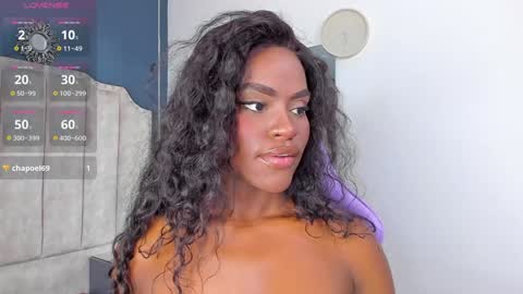 Snapshot of isabellabroms21 chatting on December 23, 8:47 pm v online show from December 23, 8:47 pm