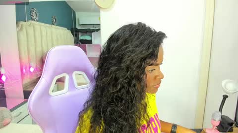 Snapshot of isabellabroms21 chatting on January 4, 8:48 pm v online show from January 4, 8:48 pm