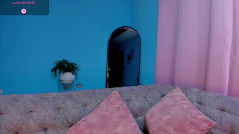    v online show from February 4, 10:04 pm