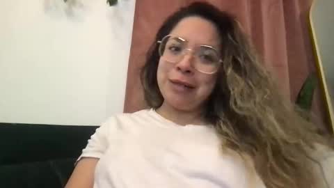 Snapshot of isabellaelizabeth chatting on January 17, 5:49 pm isabellaelizabeth online show from January 17, 5:49 pm