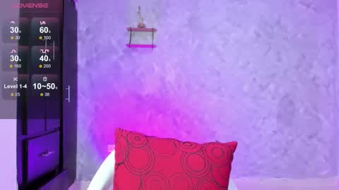 Instagram soybella01  online show from October 16, 7:37 pm