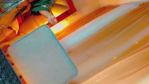 isabellagirs online show from September 20, 3:18 am